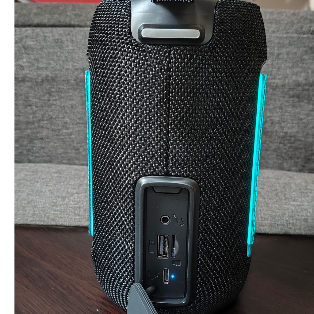 Bocina Bluetooth Portátil G-Tide SV41 con Sonido Hi-Fi, Luces LED y Certificación IPX6, Potencia 20W