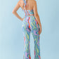Conjunto de top corto con espalda abierta fruncida y cuello halter con estampado abstracto multicolor y pantalones de cintura alta